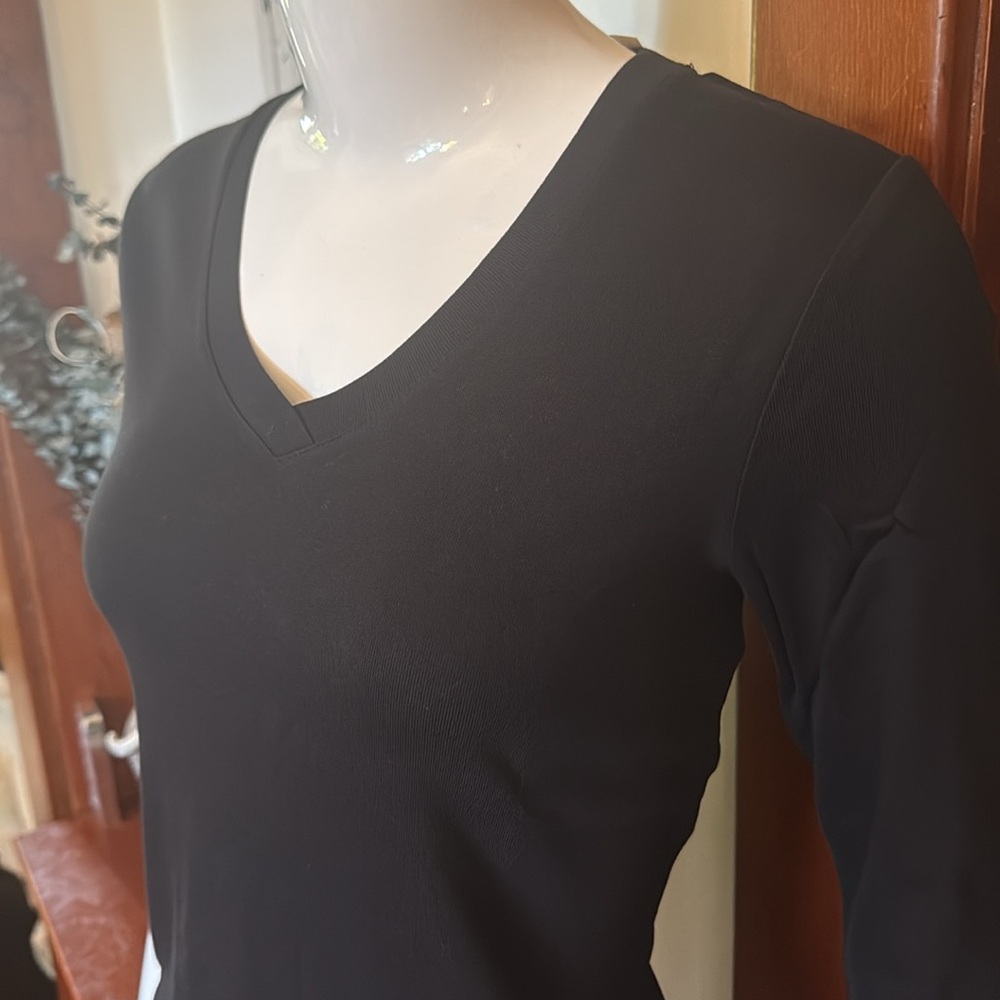NWT northern reflections size small Black V-Neck Women's Top